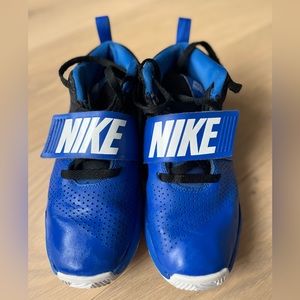 Nike hustle basketball shoes size 6 youth like new